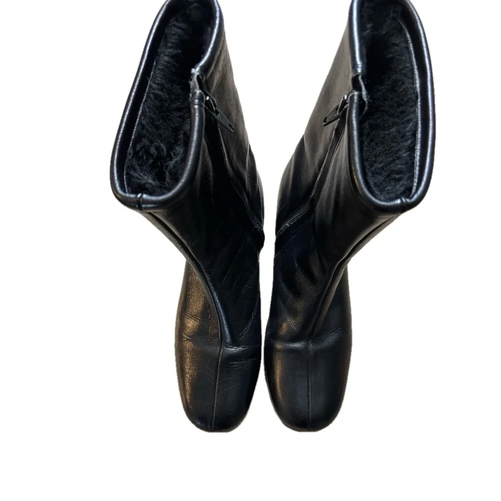 Black Leather Ankle Boots with White Stitching size 7B